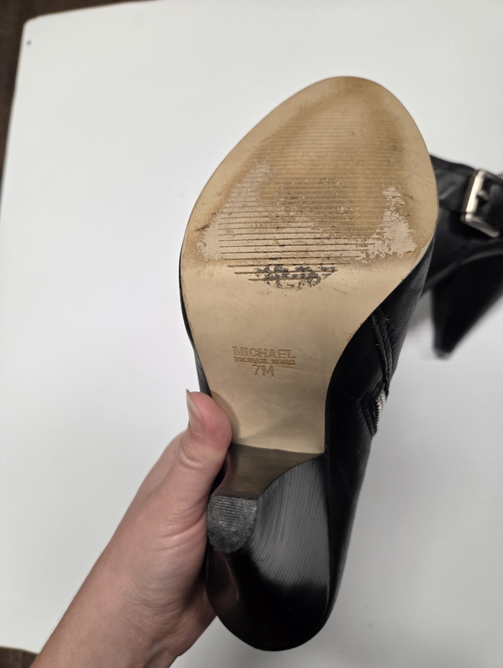 MICHAEL KORS WOMEN'S BLACK LEATHER SIDE ZIP HEELED ANKLE BOOTIES SIZE 7 - Picture 4 of 7